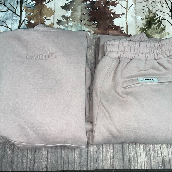 Comfrt Tops - Comfrt Sweatshirt & Sweatpants Set